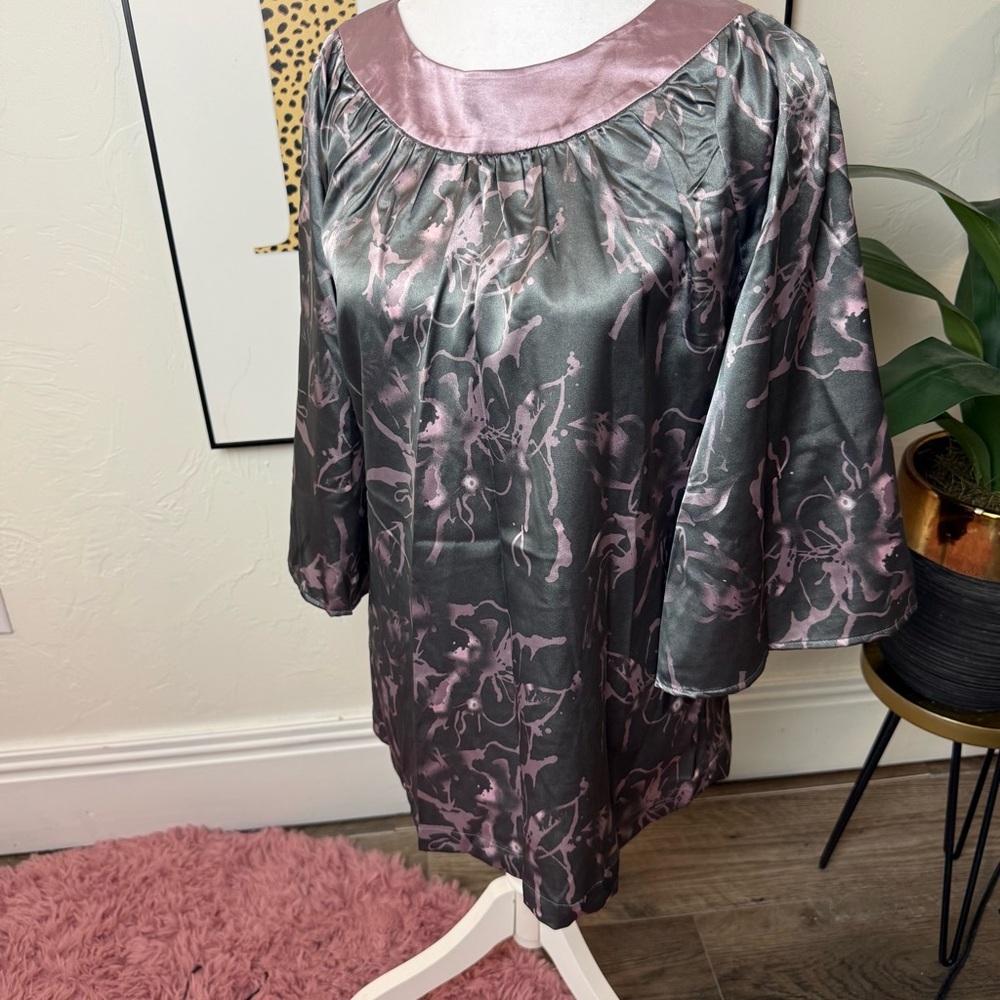 Vertigo Paris Metallic Floral Tunic Top - Size Small (NWT)